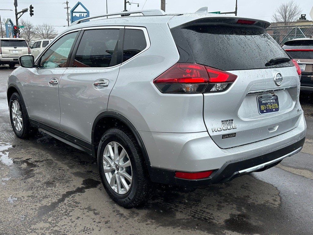 2018 Nissan Rogue Image 2