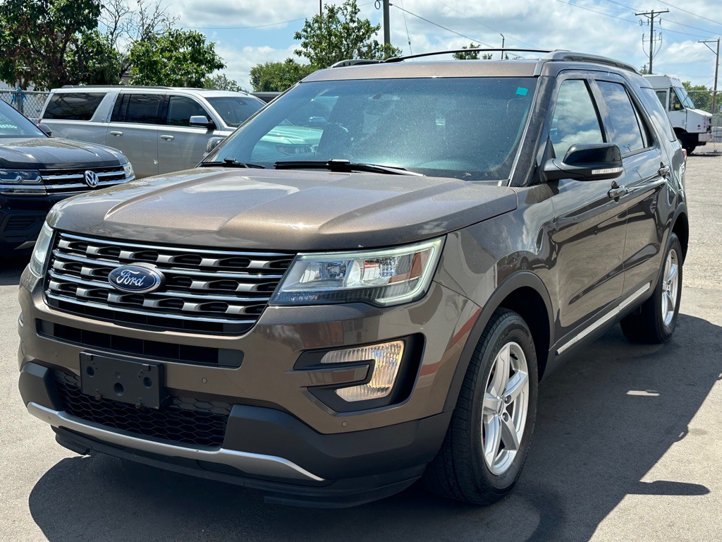 2016 Ford Explorer Image 1
