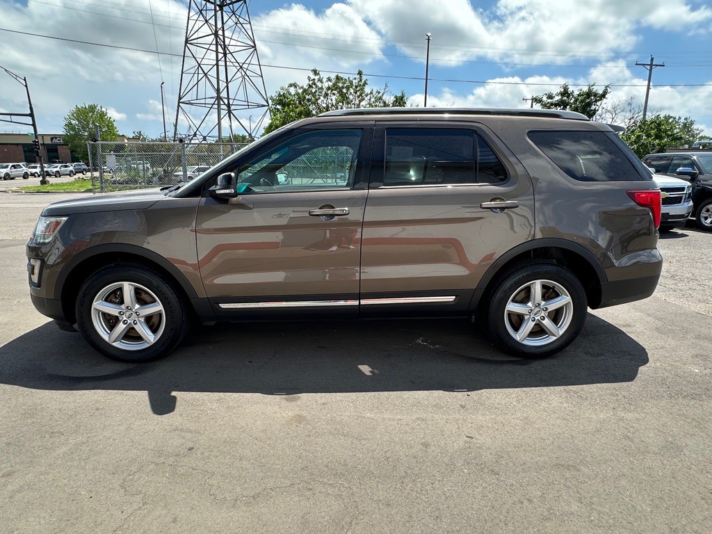 2016 Ford Explorer Image 2