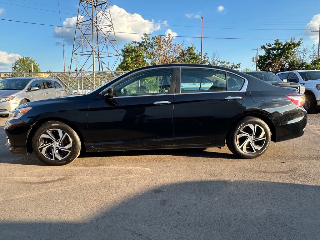 2017 Honda Accord Image 2