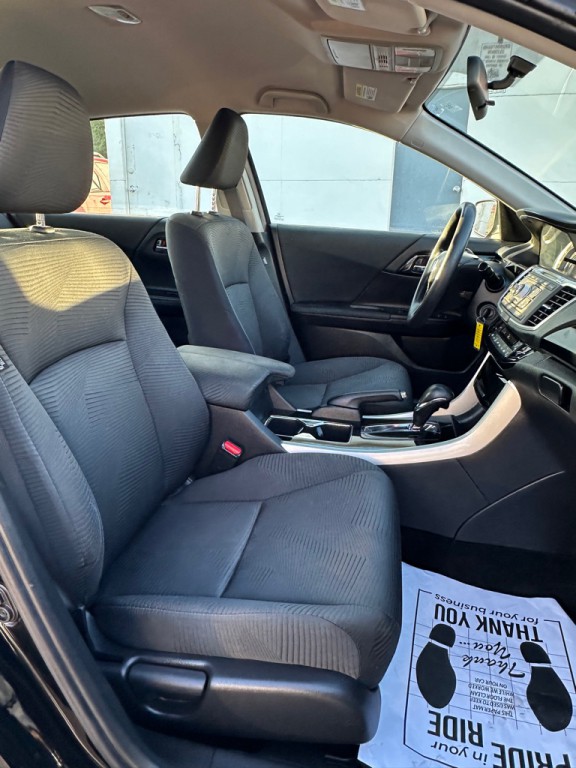 2017 Honda Accord Image 11