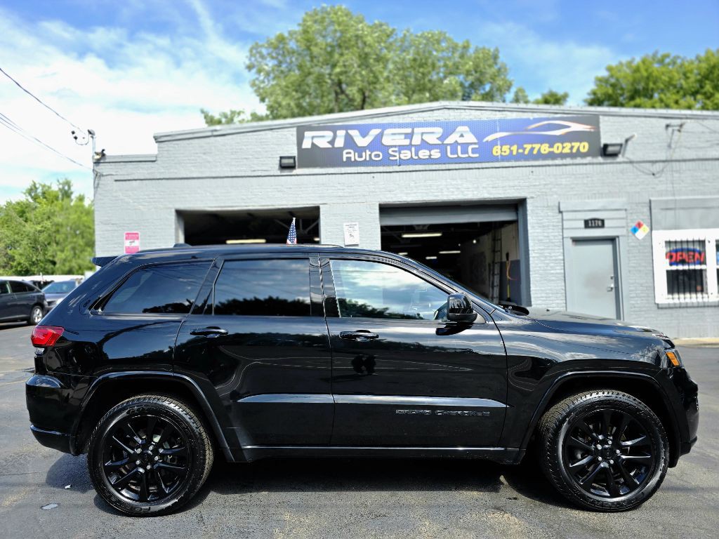 2017 Jeep Grand Cherokee Image 2