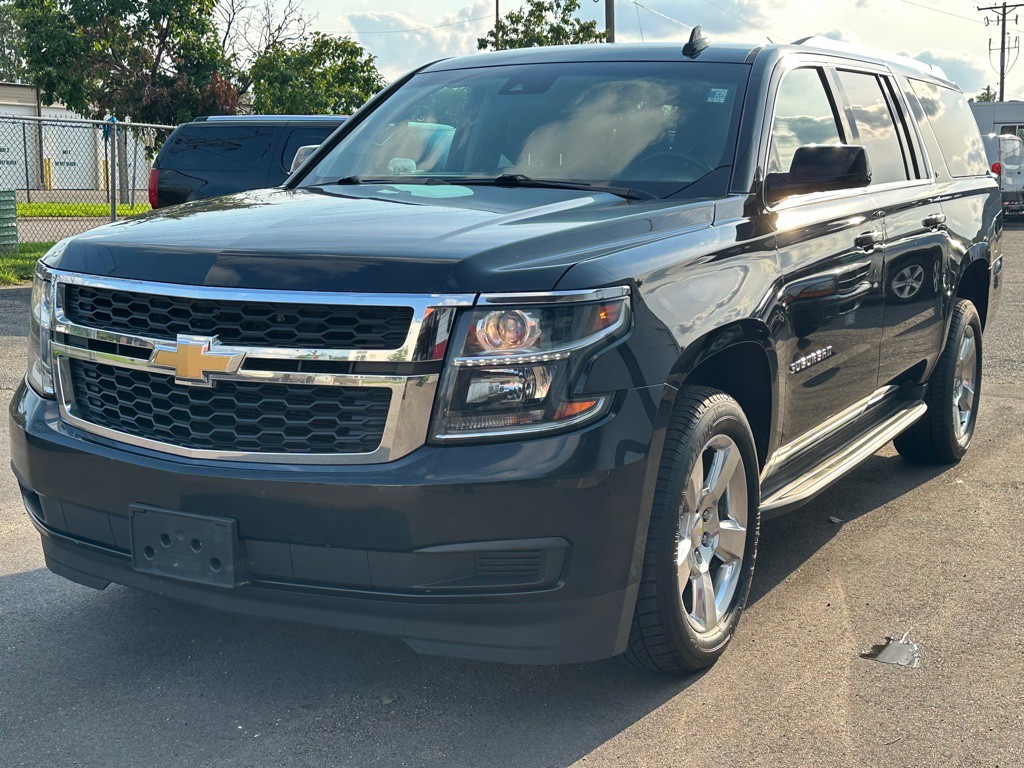 2016 Chevrolet Suburban Image 1