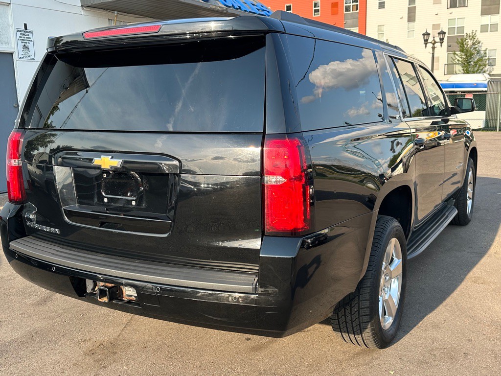 2016 Chevrolet Suburban Image 4