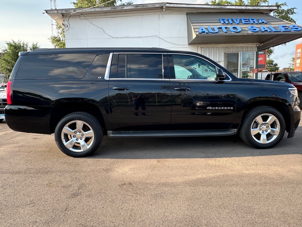 2016 Chevrolet Suburban Image 5