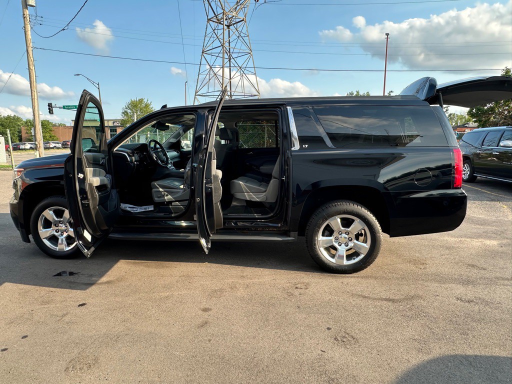 2016 Chevrolet Suburban Image 7