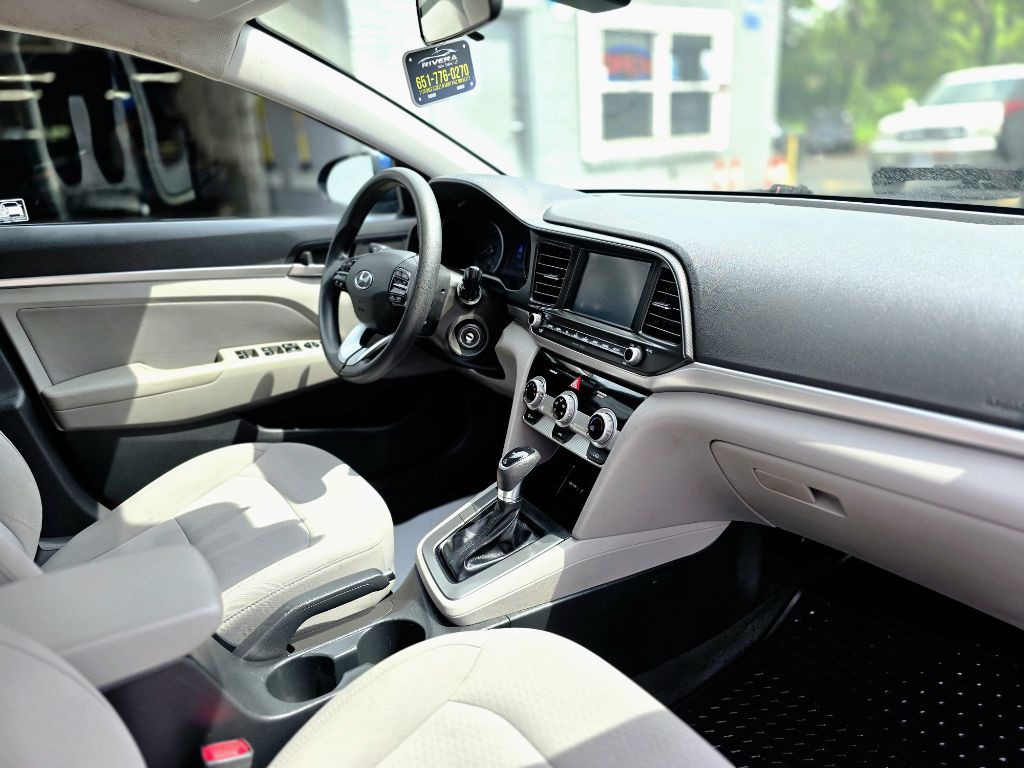 2019 Hyundai Elantra Image 10