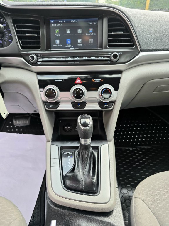 2019 Hyundai Elantra Image 15
