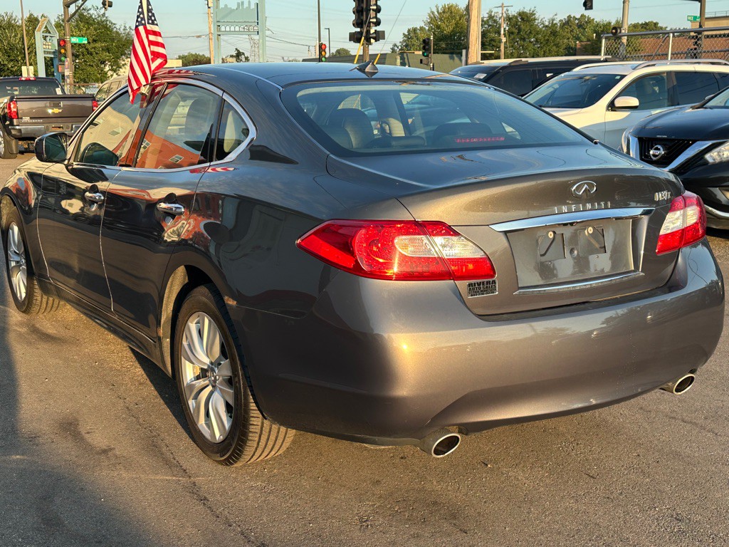 2011 INFINITI M37 Image 3