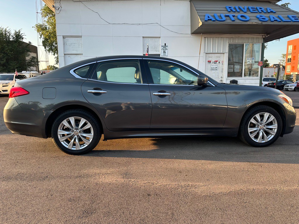 2011 INFINITI M37 Image 5
