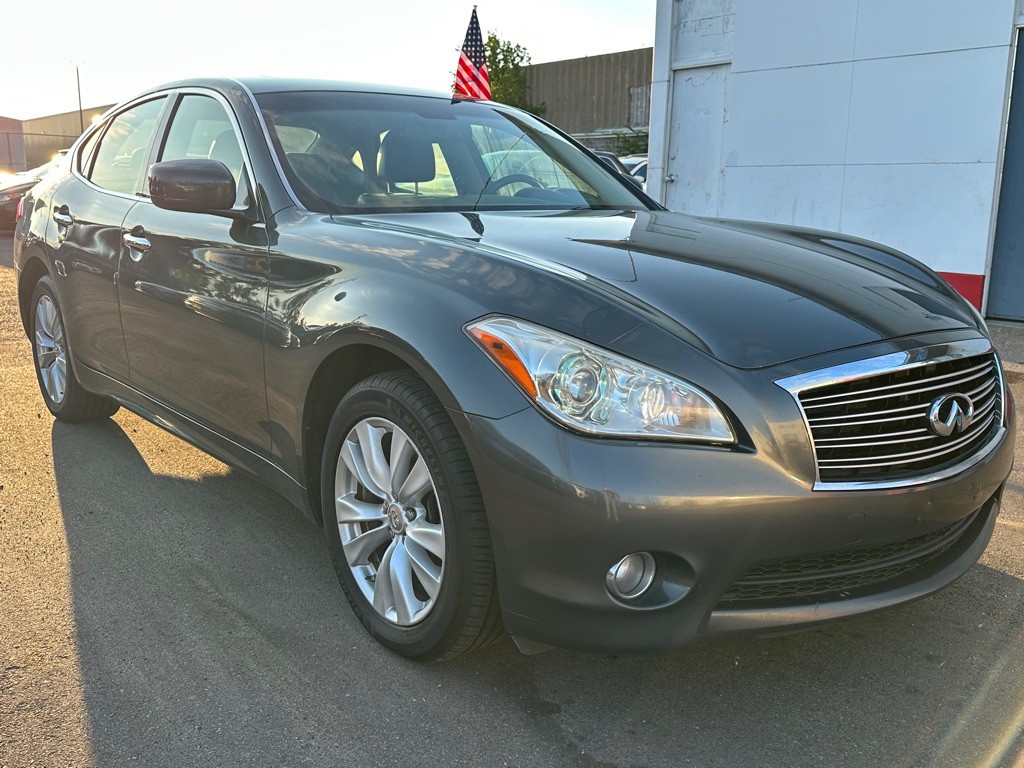 2011 INFINITI M37 Image 6