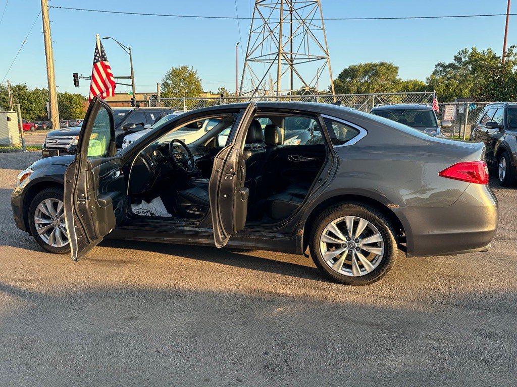 2011 INFINITI M37 Image 7