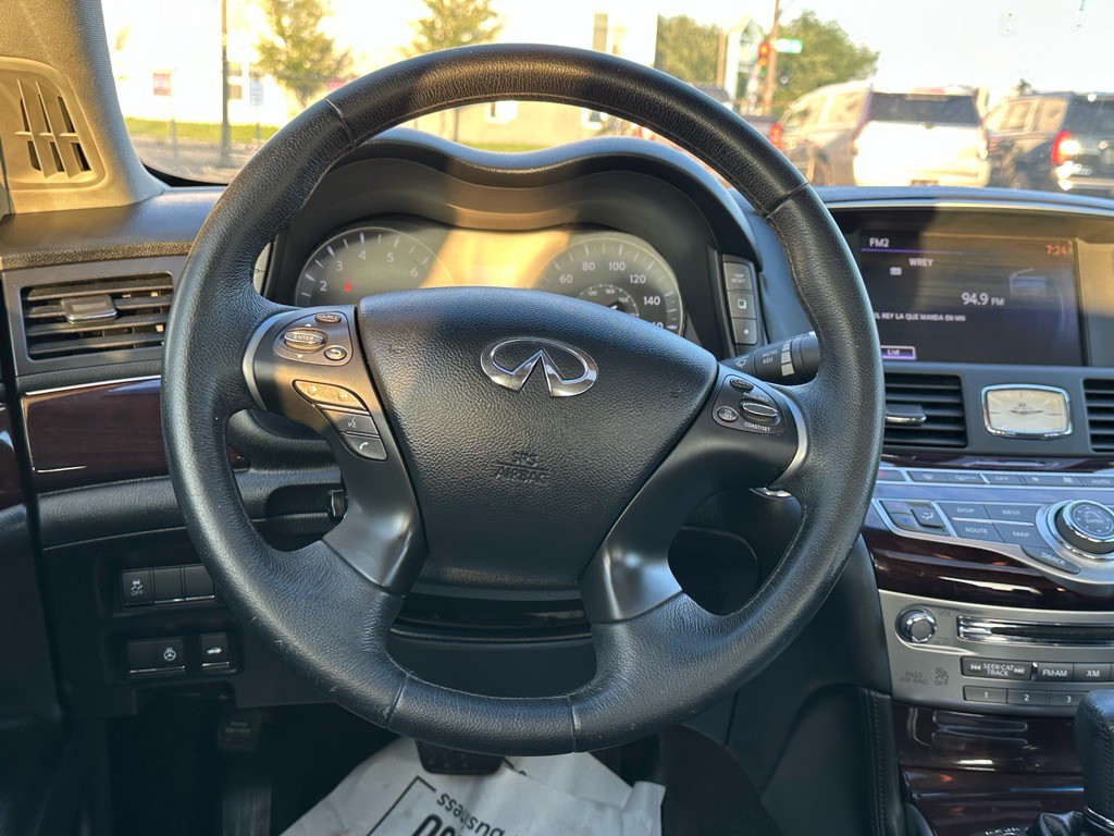 2011 INFINITI M37 Image 11