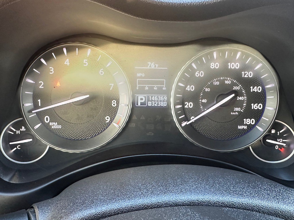 2011 INFINITI M37 Image 13