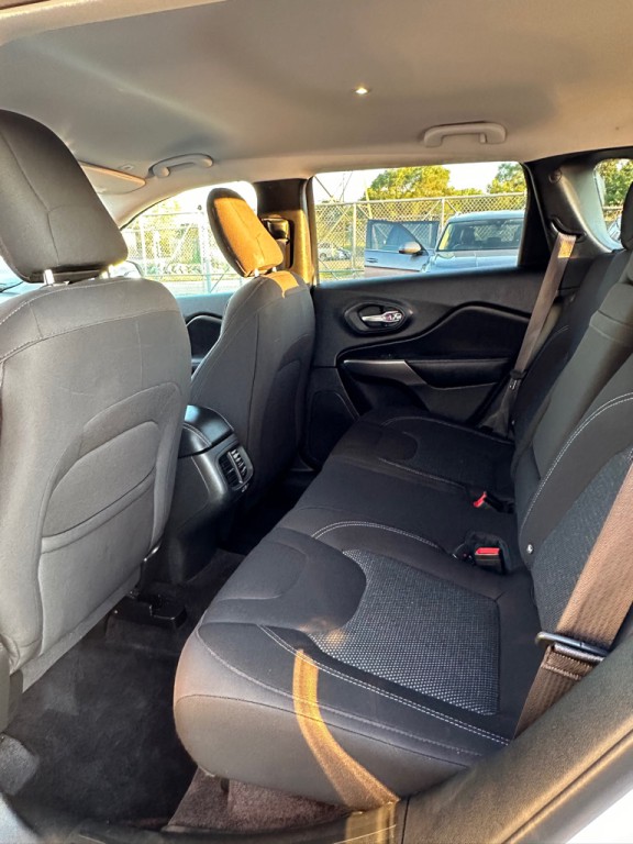 2019 Jeep Cherokee Image 9