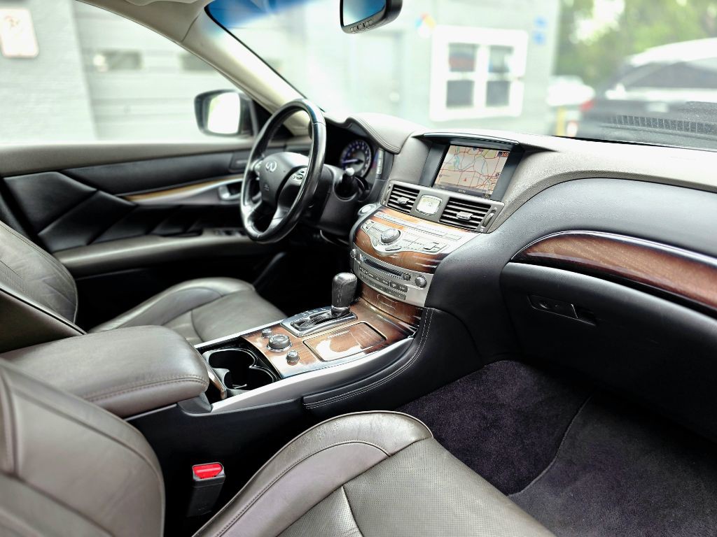 2012 INFINITI M37 Image 9