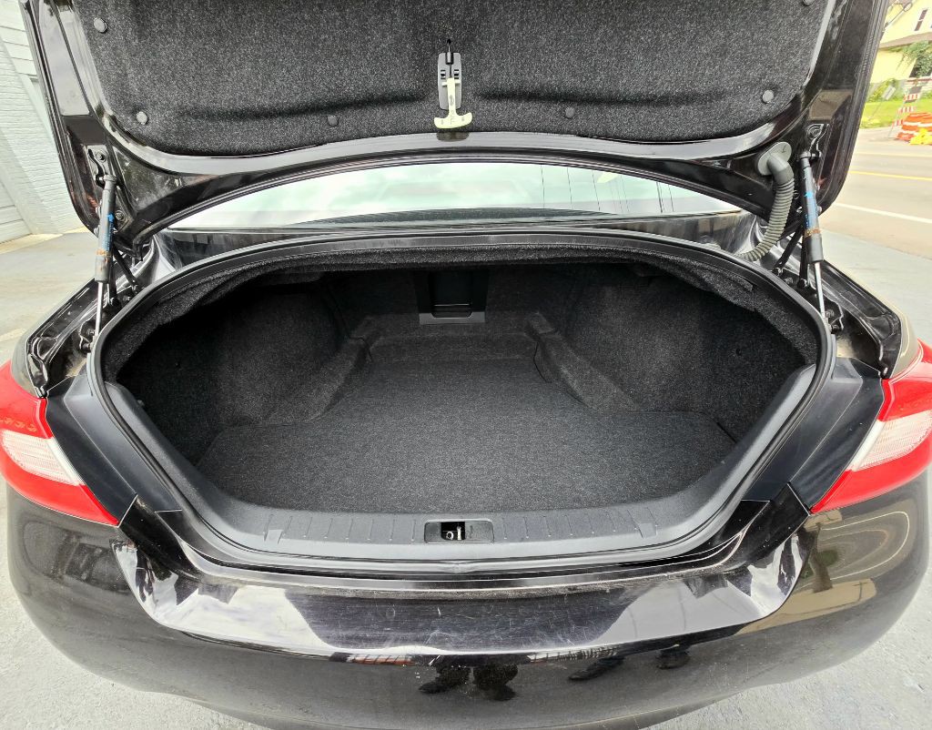 2012 INFINITI M37 Image 11