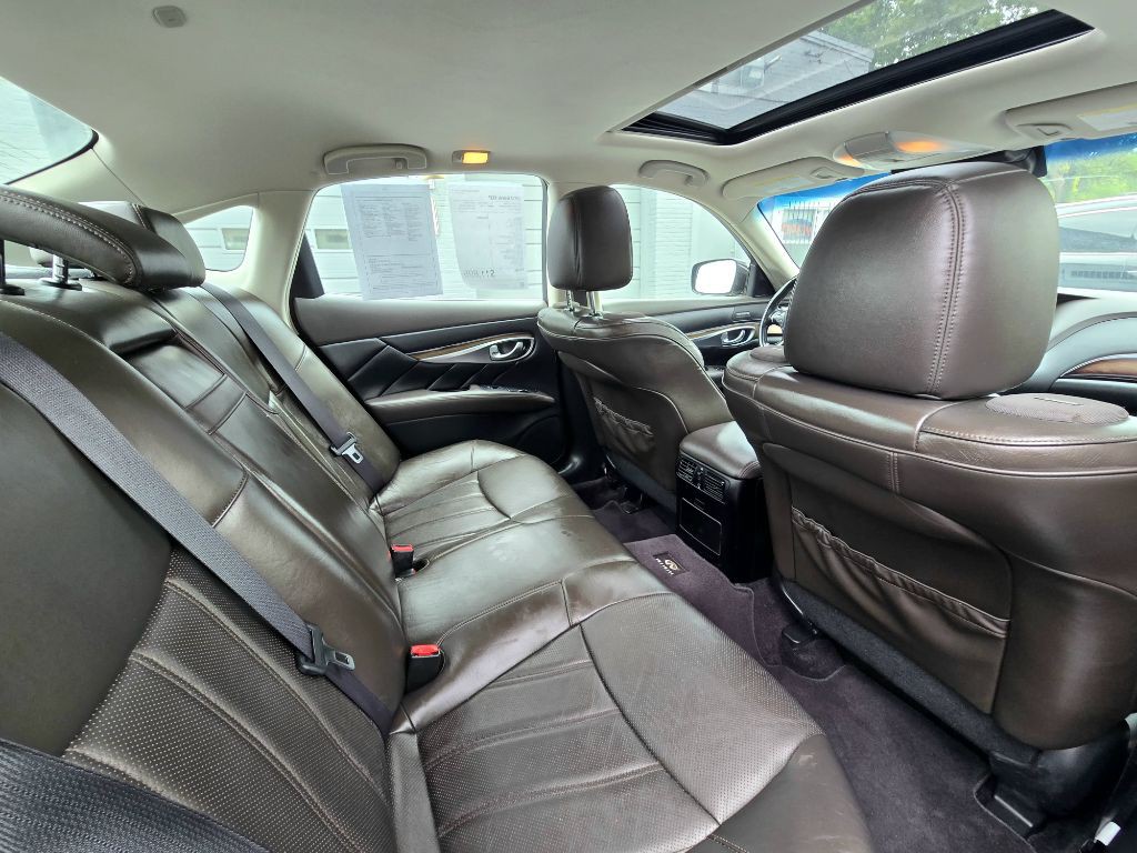 2012 INFINITI M37 Image 12