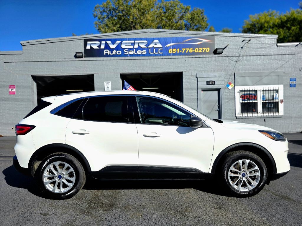 2022 Ford Escape Image 2