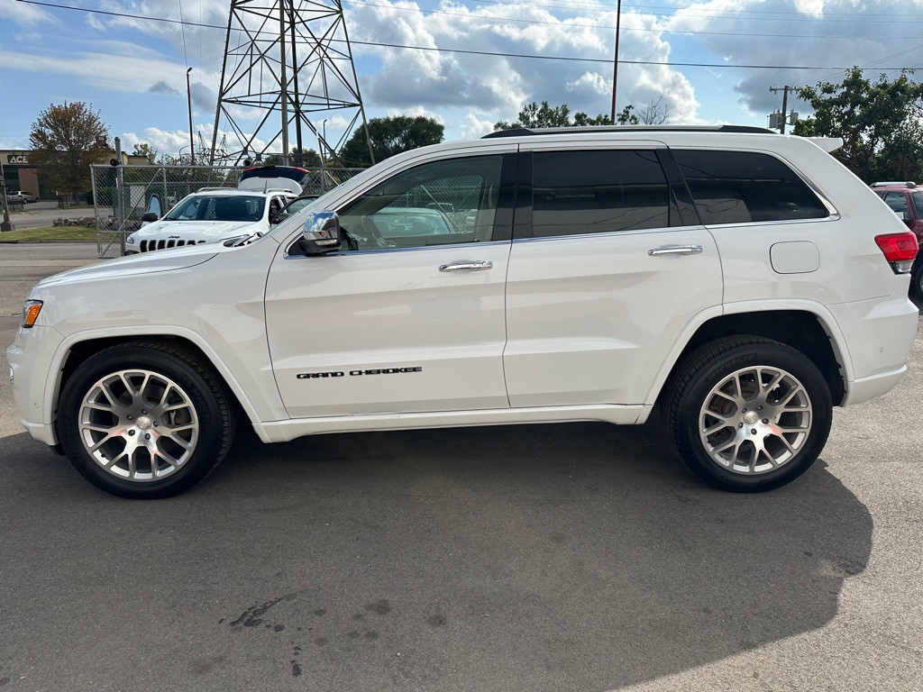 2017 Jeep Grand Cherokee Image 2
