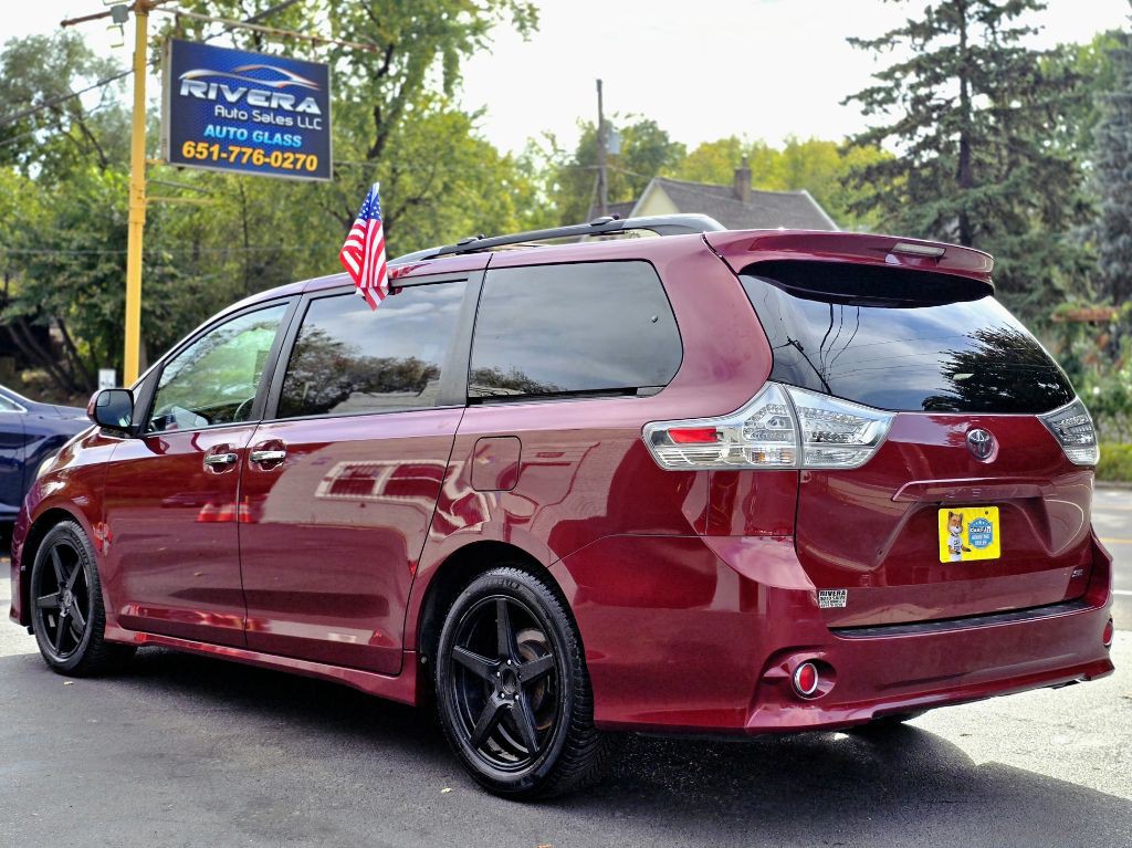 2015 Toyota Sienna Image 4