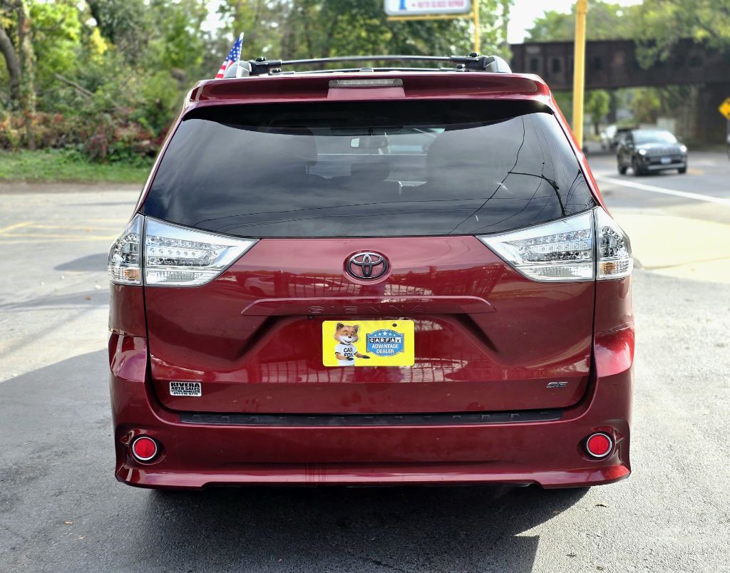 2015 Toyota Sienna Image 5