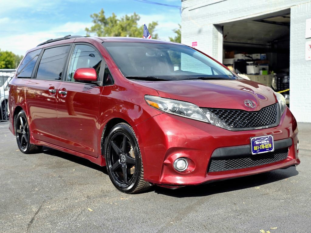 2015 Toyota Sienna Image 7