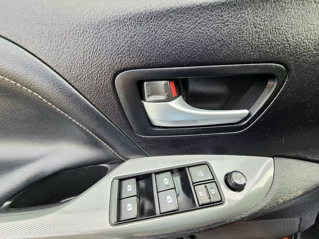 2015 Toyota Sienna Image 17