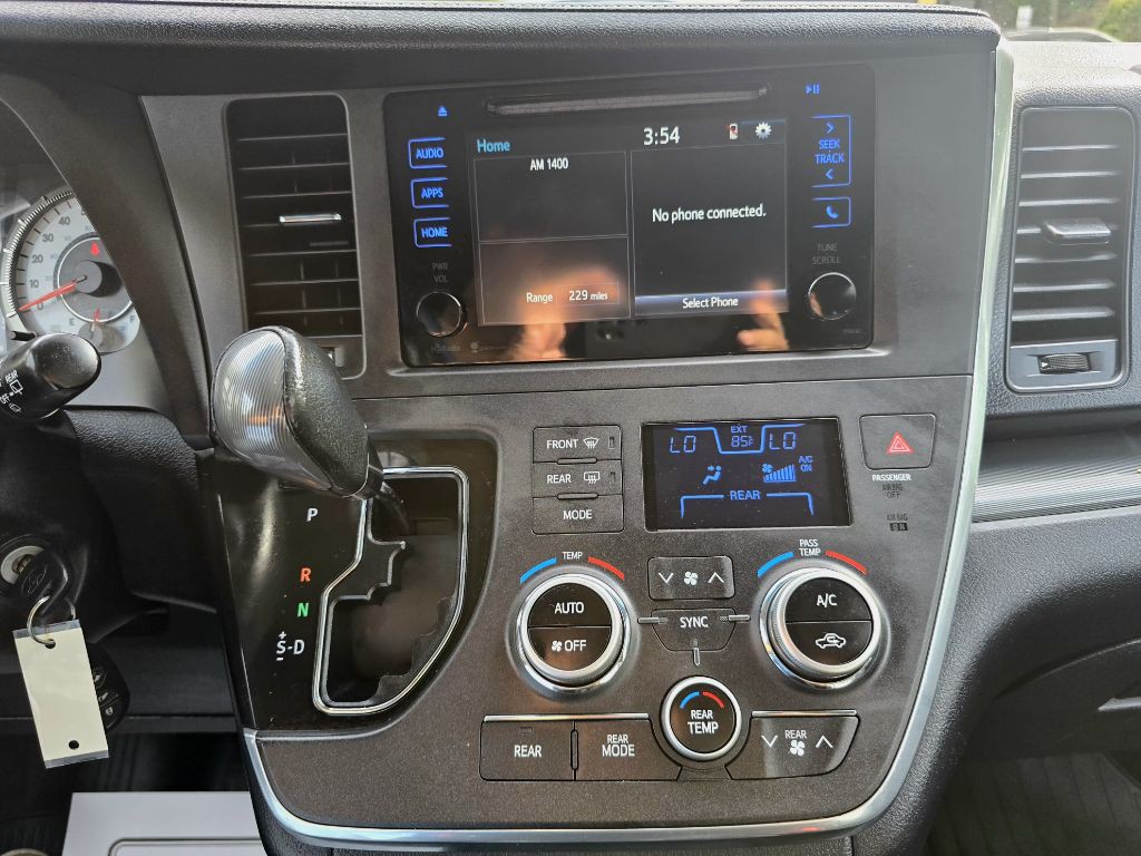 2015 Toyota Sienna Image 20