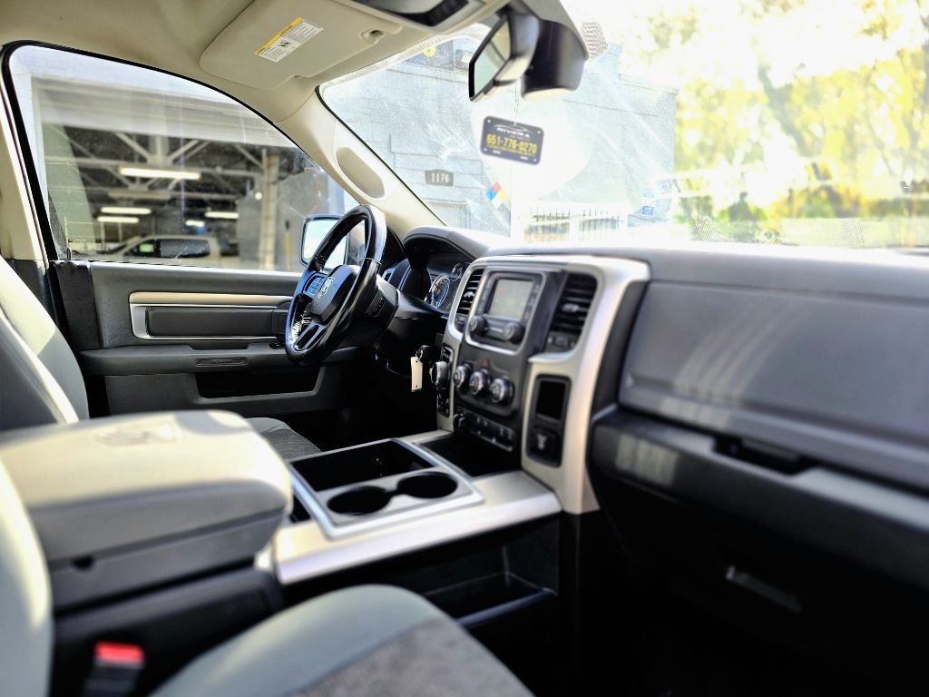 2014 RAM 1500 Image 9