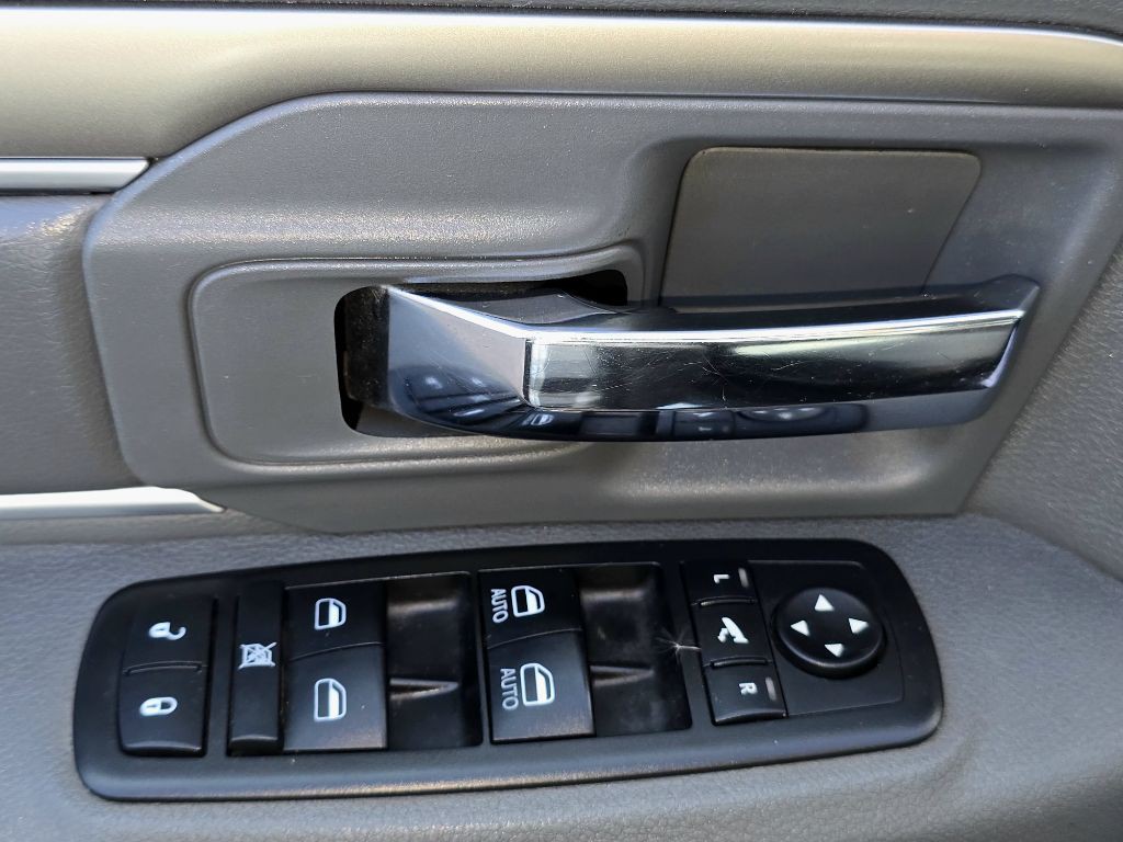 2014 RAM 1500 Image 14