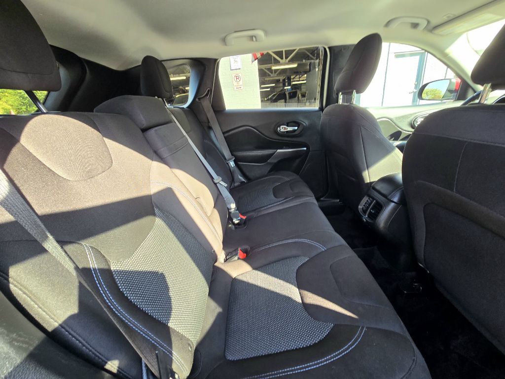2019 Jeep Cherokee Image 12