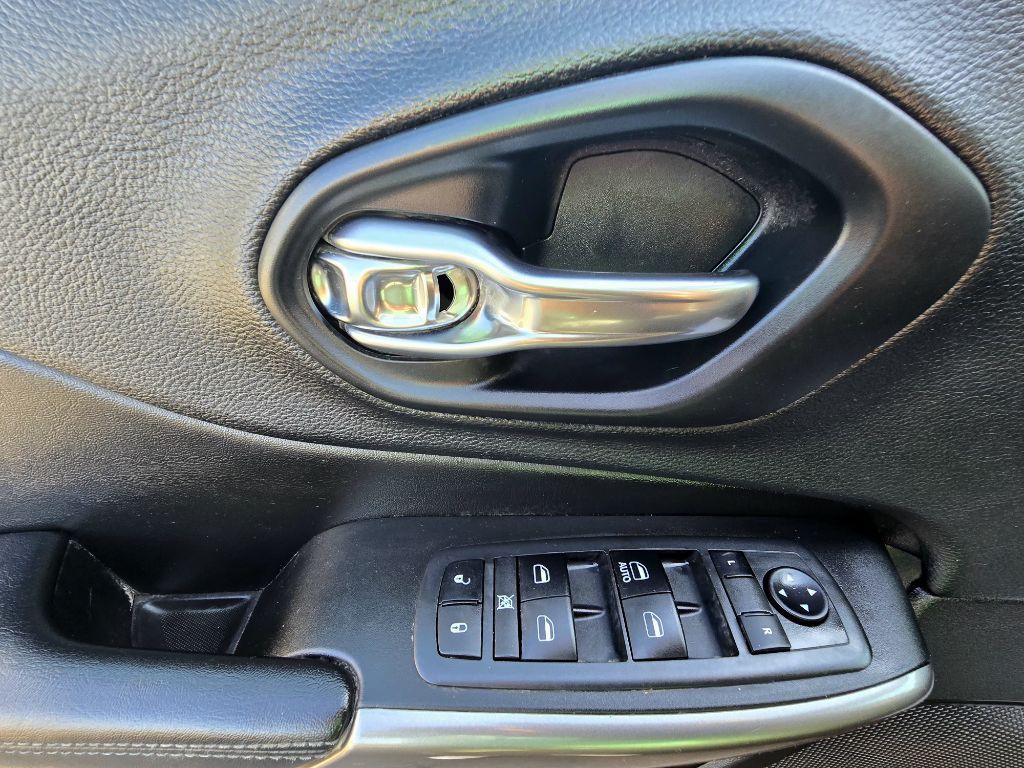 2019 Jeep Cherokee Image 16
