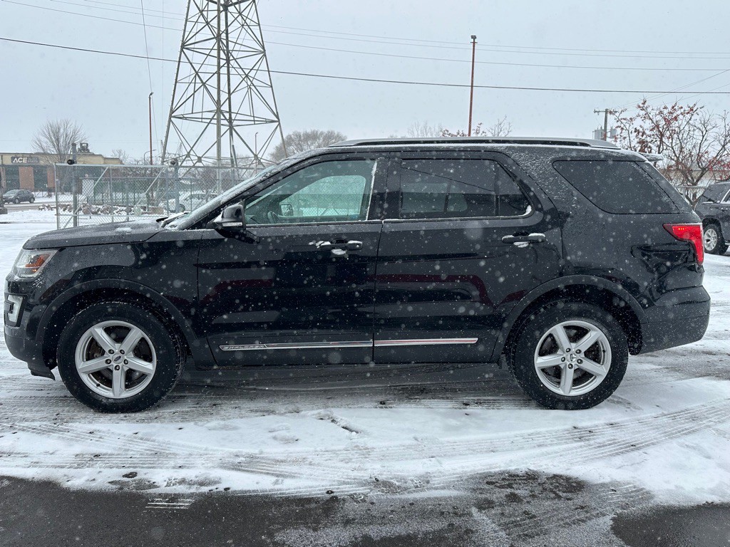 2017 Ford Explorer Image 2