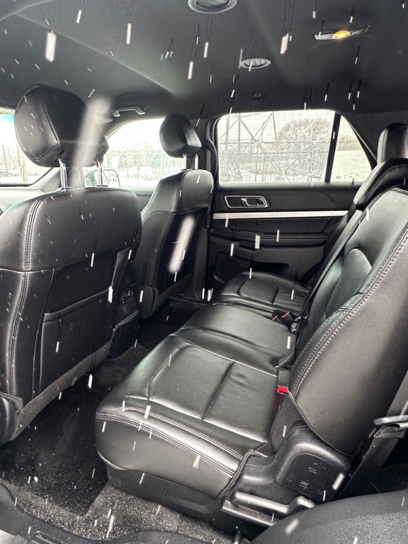 2017 Ford Explorer Image 9