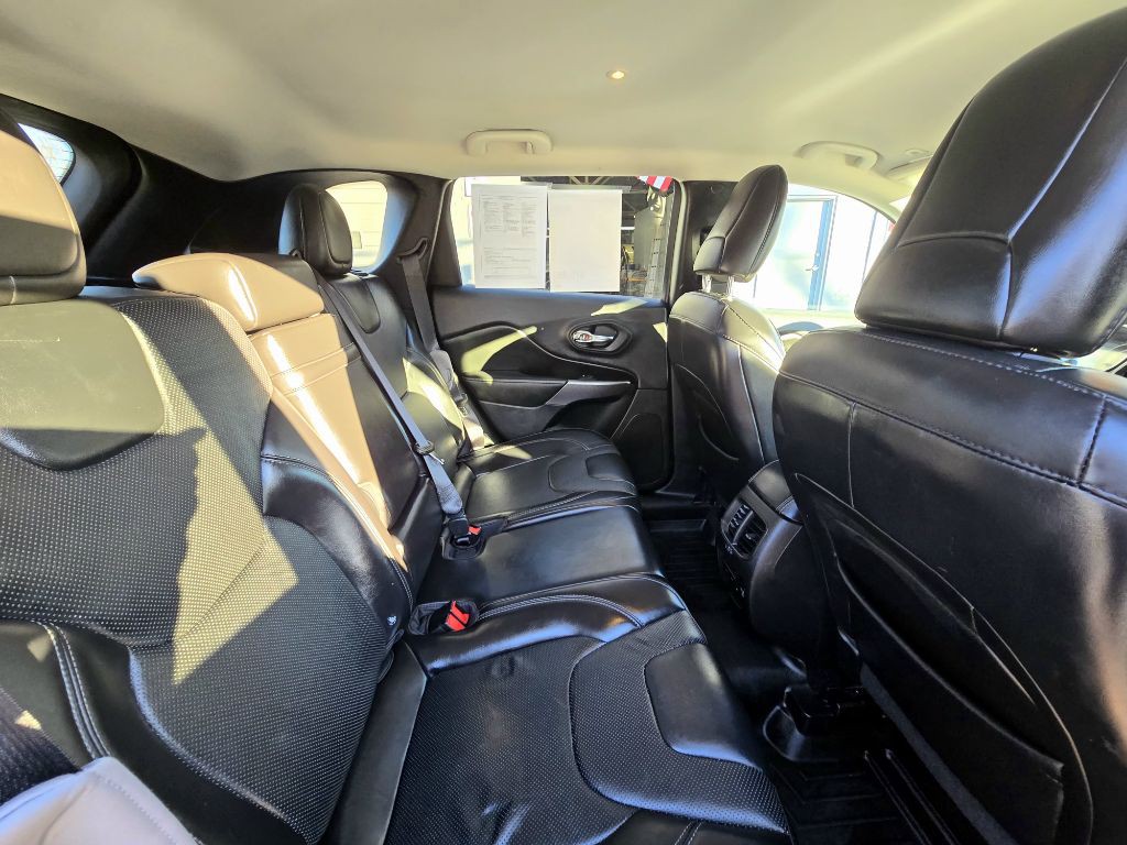 2019 Jeep Cherokee Image 12