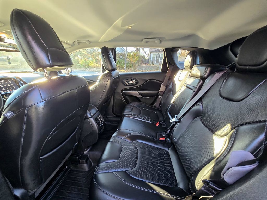 2019 Jeep Cherokee Image 13