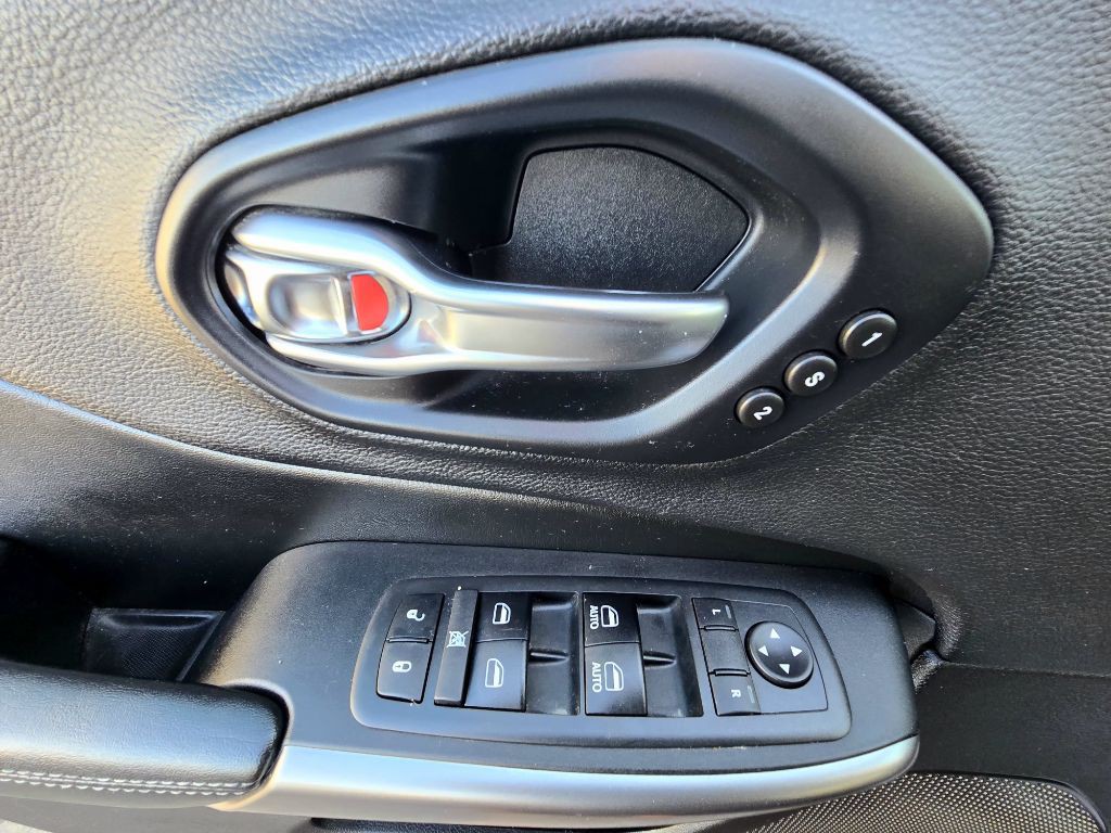 2019 Jeep Cherokee Image 16