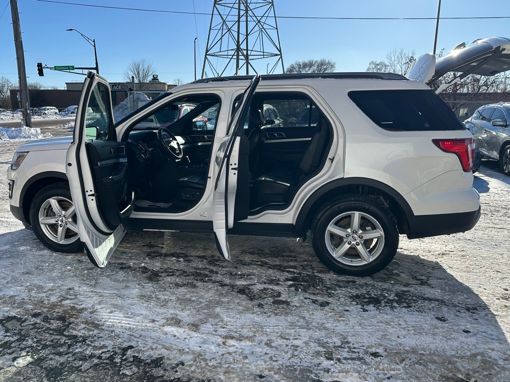 2017 Ford Explorer Image 7