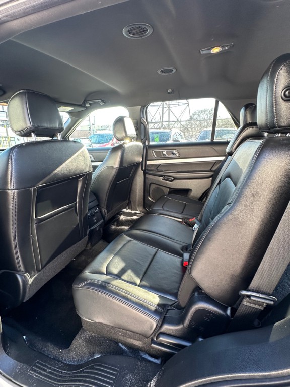 2017 Ford Explorer Image 8