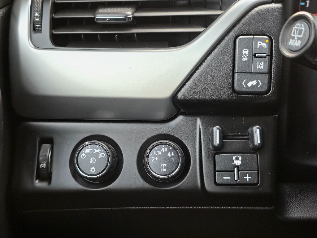 2015 Chevrolet Tahoe Image 24