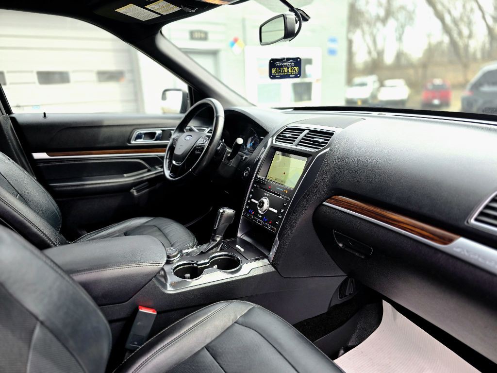 2017 Ford Explorer Image 9