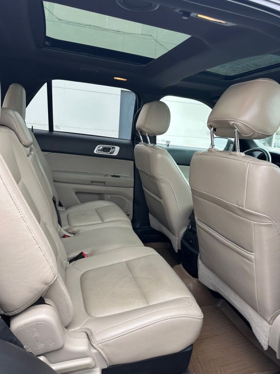 2015 Ford Explorer Image 9