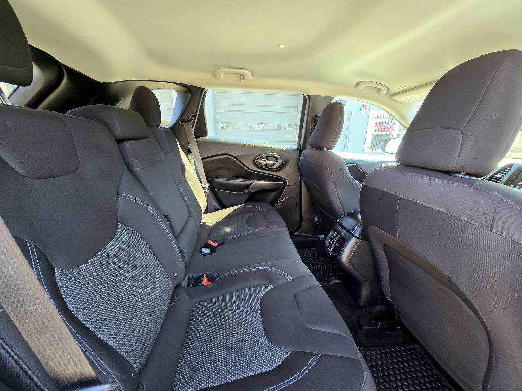 2019 Jeep Cherokee Image 11