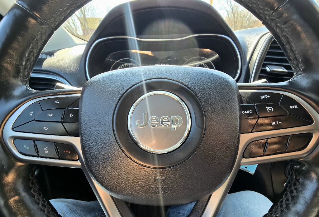 2019 Jeep Cherokee Image 16