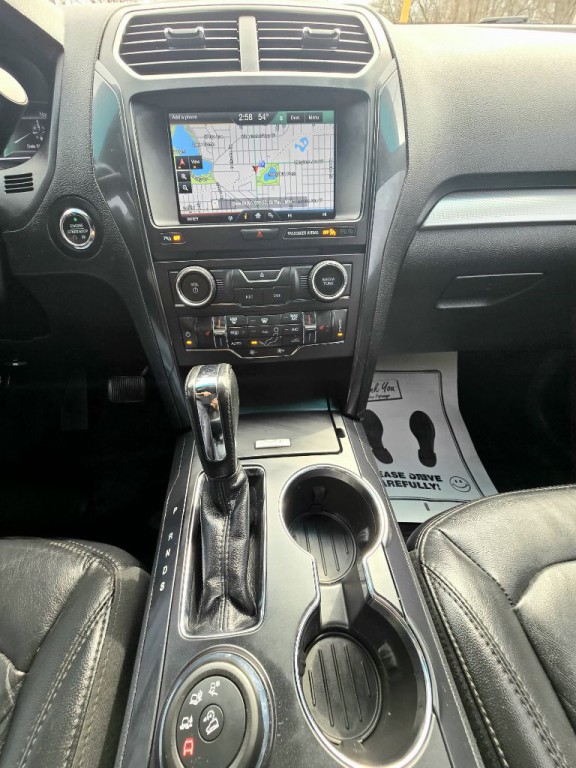2016 Ford Explorer Image 18