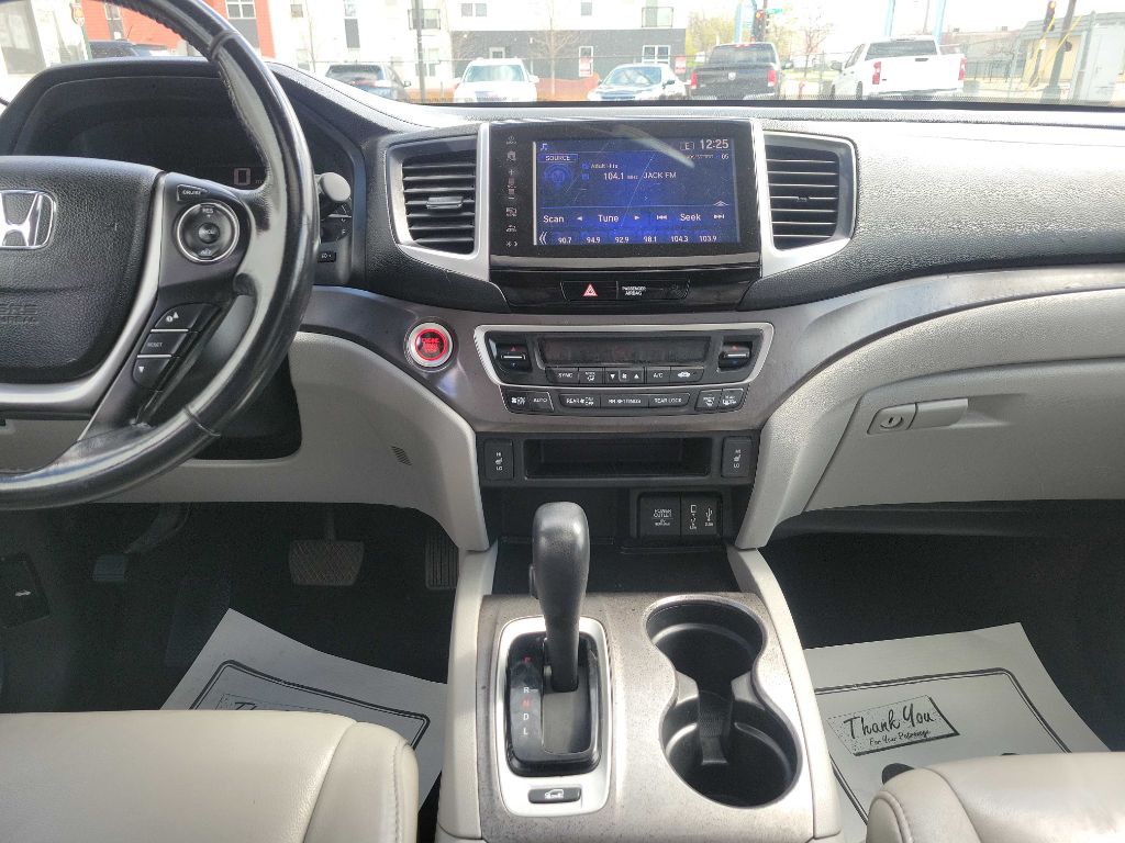 2017 Honda Pilot Image 8