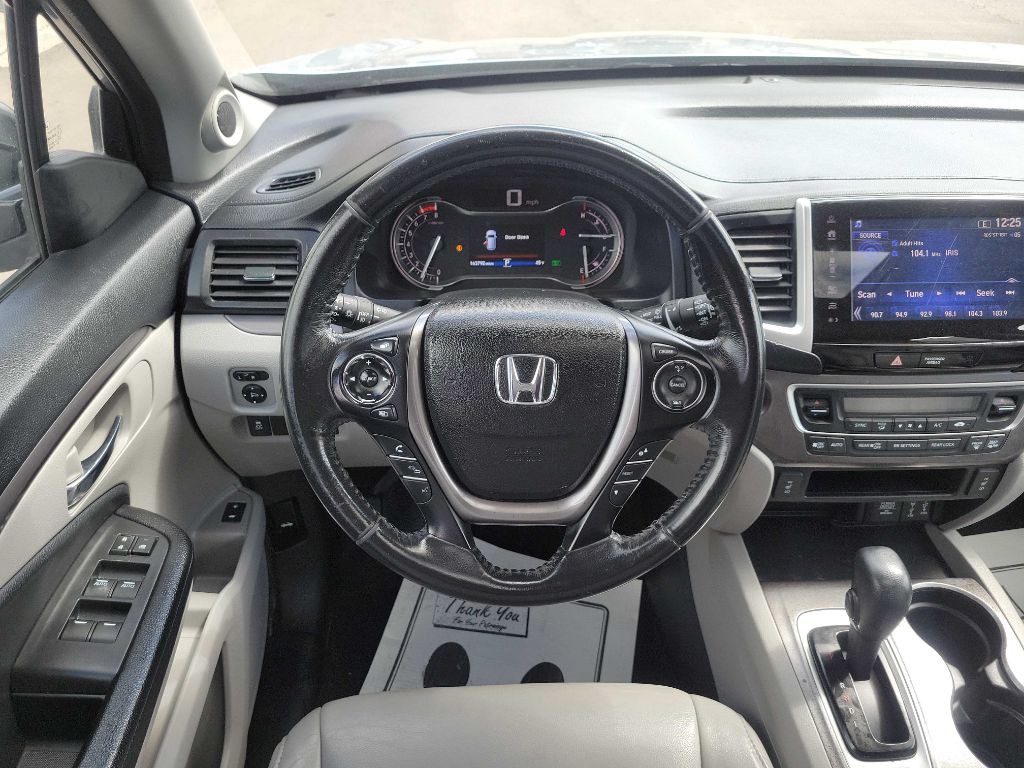 2017 Honda Pilot Image 24