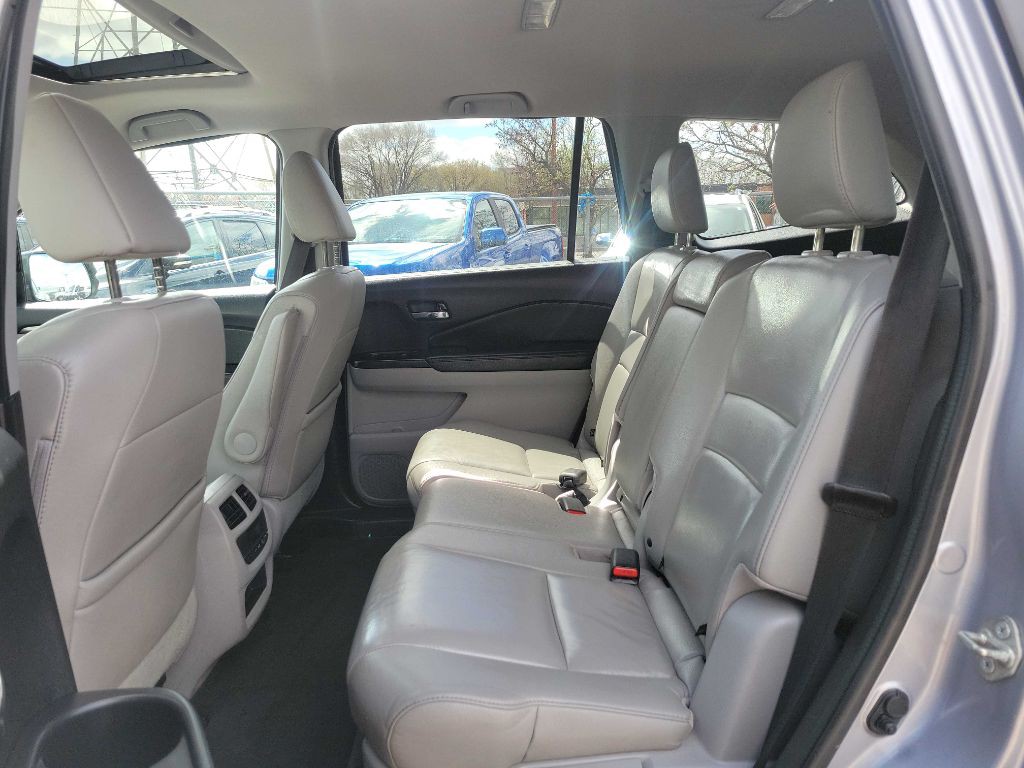 2017 Honda Pilot Image 32