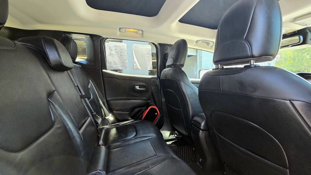 2016 Jeep Renegade Image 12